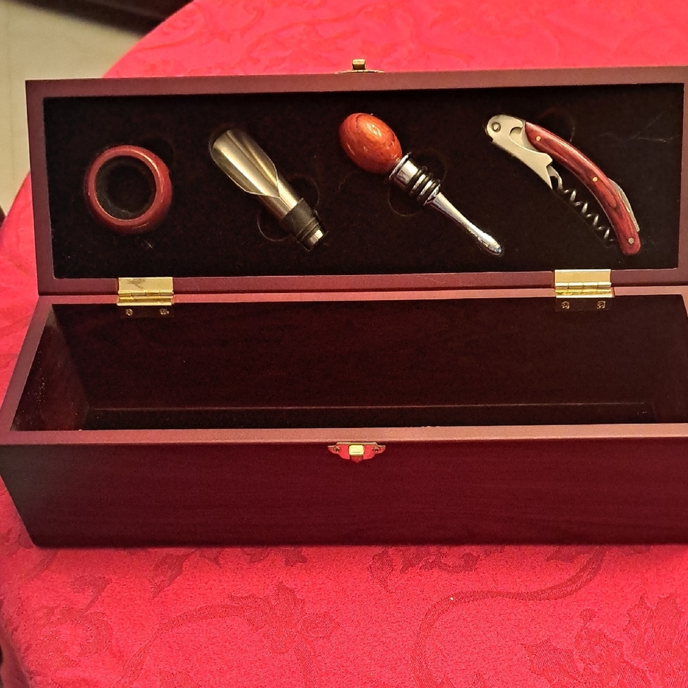 Elegant Wine Accessory Set in Wooden Box